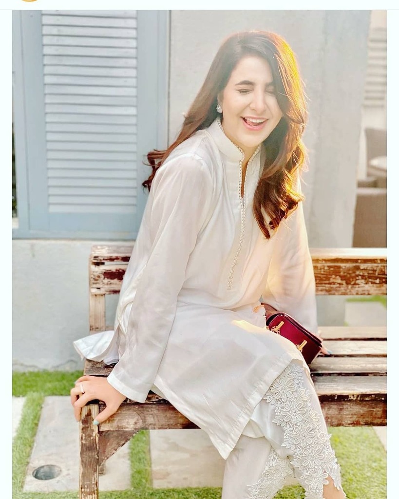 @imareebahabib giving us some eastern dress goals 💕 

Ps. You have a beautiful smile 😍 

#imareebahabib #areebahabib #pakistanidramas #pakistaniactress #model #pakistani #showbizfashion #showbizfashionpk