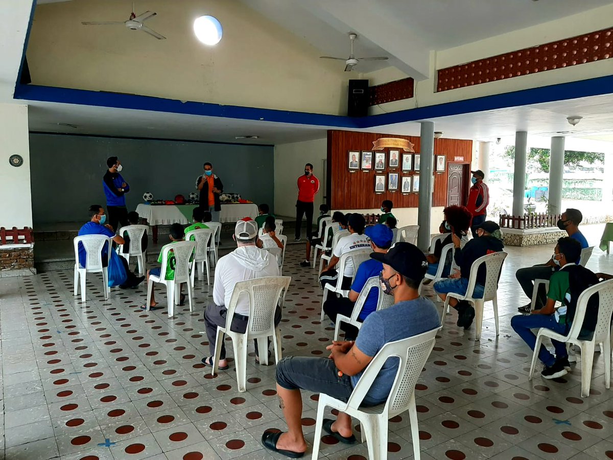 edepfutbol's tweet photo. EDEP y su fundación “Goles para todos” estuvo en el día de ayer entregando balones y botines a los clubes de la provincia de Monseñor Nouel.
Siempre con la intención de seguir sumando en nuestras comunidades y que continúe el desarrollo del fútbol local. https://t.co/p4adElJEax