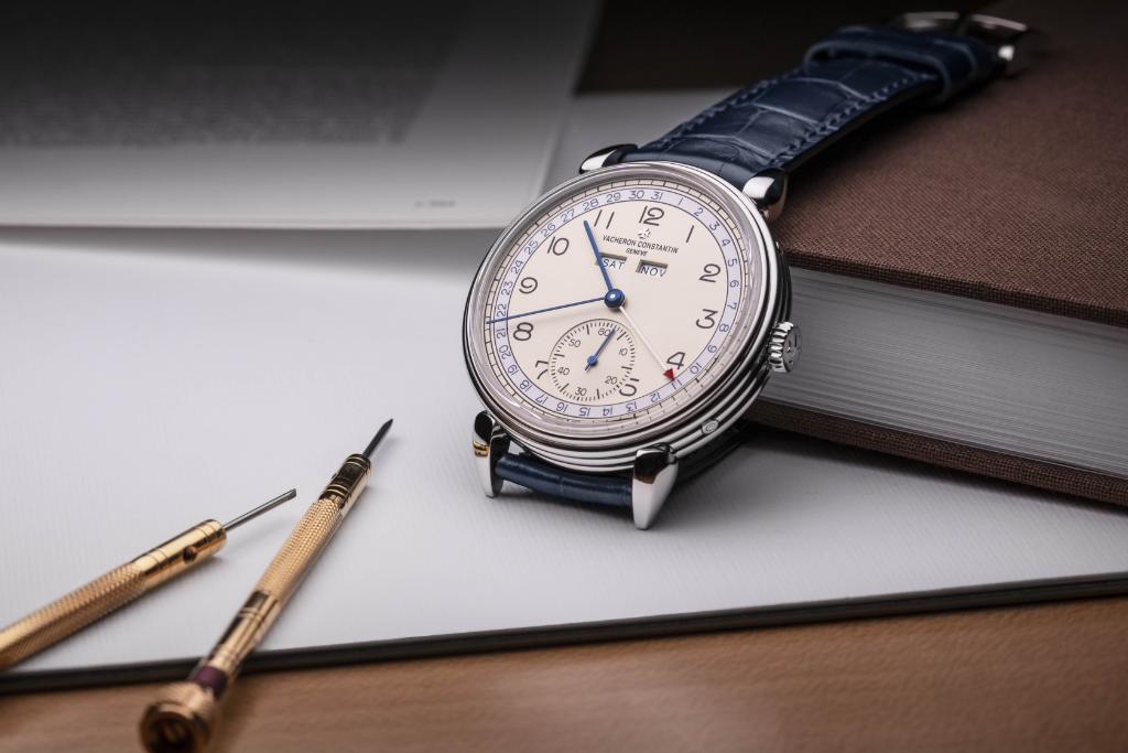 Vintage aura.

Inspired by reference 4240, the Historiques Triple calendrier 1942 model is a clear example of retro-chic elegance.

ms.spr.ly/6017TALh1