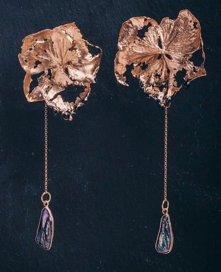 If you're not familiar with Ilaria Demo De Lorenzi's mesmerizing work, check it out! 🖤
>> ilariadelorenzi.com <<
Ilaria's work will be featured in our forthcoming printed issue (coming out in 2021).
Support her if you can! 
#peculiarsmagazine
- C. S. (EIC)