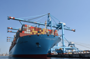 MasContainer's tweet photo. #Domingo de #Noticias: #Maersk #COVAXX y #FFWW / Entrevista #Datasur / #NuevaConstitución #Chile / #Congreso #ALSUM / #Wearables en #logística https://t.co/p4Yz1NJi0u https://t.co/diPCxpSVgi