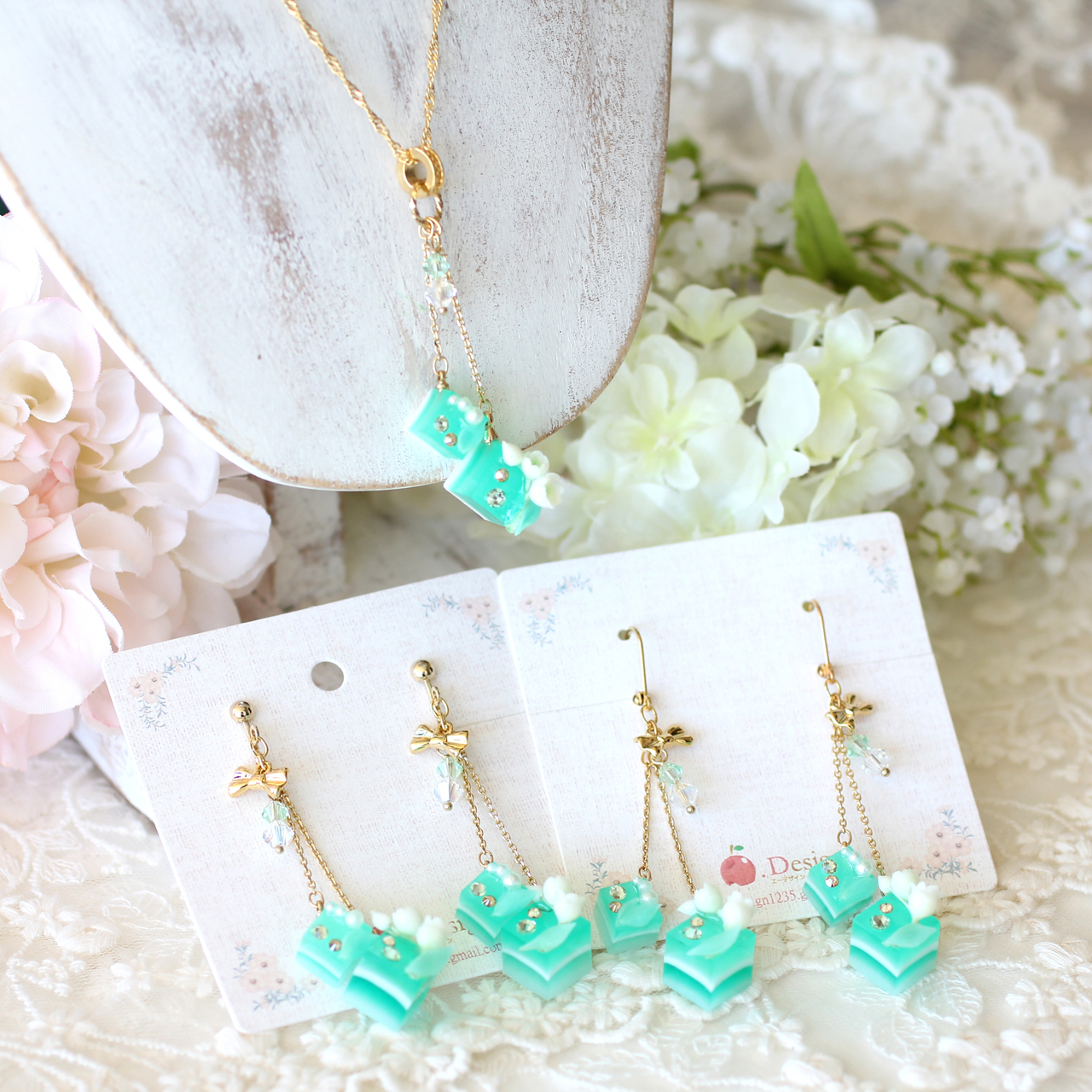 A Design 11 5 11 13 きらめきめると 東急ハンズ名古屋 今日も作品をご覧頂き 誠にありがとうございました デザフェスに向けて 諸々準備が大詰めになってきました 写真はスズランシリーズのアクセサリーを 写真1枚目 スズランキューブケーキ は A Design 11 5 11 13 きらめきめると 東急ハンズ名古屋 今日も作品をご覧頂き 誠にありがとうございました デザフェスに向けて 諸々準備が大詰めになってきました 写真はスズランシリーズのアクセサリーを 写真1枚目 スズランキューブケーキ は