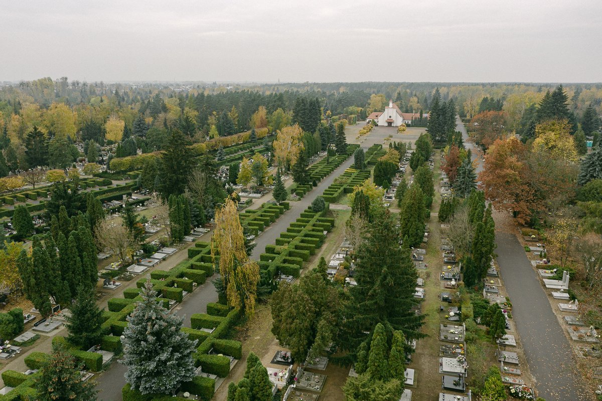 TomRobak's tweet image. #WszystkichŚwiętych inaczej, czyli jak szeryf @MorawieckiM maskuje nieudolną walkę z #koronawirus zamykając cmentarze z dnia na dzień...