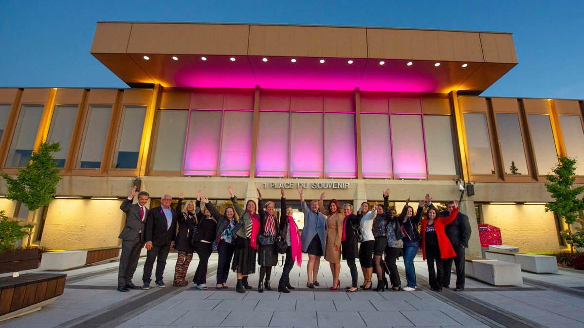 CancerseinQC's tweet image. Pendant #OctobreRose, des bâtiments emblématiques se sont illuminés en rose pour la cause 💡💕
Merci pour votre précieux soutien :
@SATmontreal 
@complexeDesj
Hôtel de @villedelavalqc 

#cancerdusein #BreastCancerAwarenessMonth