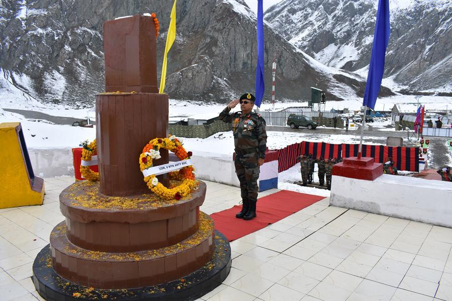 #Ladakh: Zojila Day was commemorated at #ZojilaWar Memorial near Dras today to celebrate action by Indian troops in ‘#OperationBison’ in 1948 which was launched on the heights of Zojila pass.