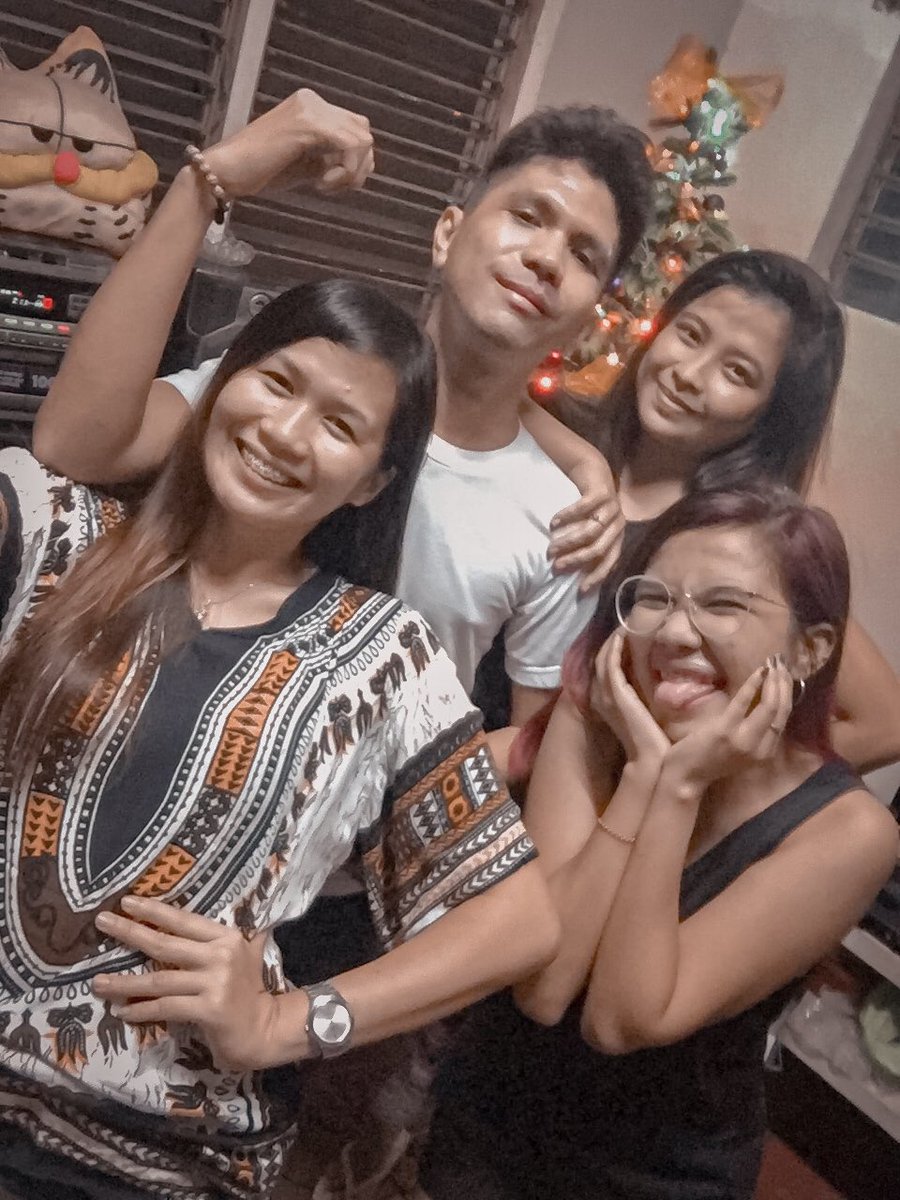 IMMSMJO's tweet photo. Happy renewal of friendship ❤️ #11yearsandcounting #since2009 #highschoolfriends #forevs https://t.co/egk3Go9Bp8