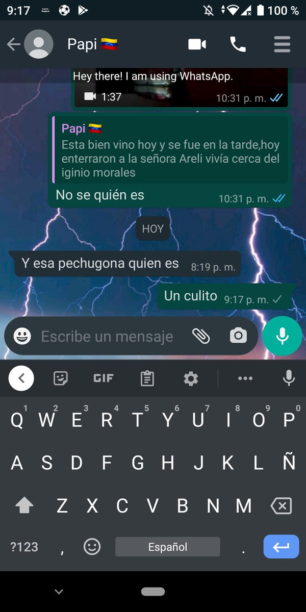 Jotadecece's tweet photo. Mi papá/ La pechugona en cuestión https://t.co/YhoqQxzXEL