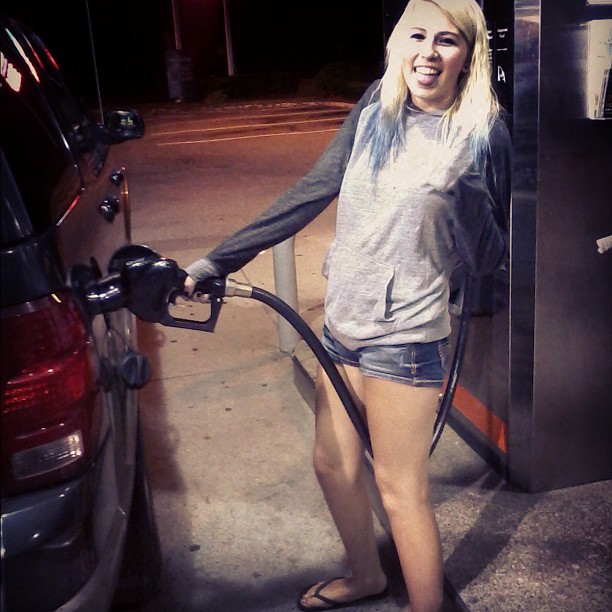 Gaspumphotties's tweet image. #gaspumphottie #pumpinggas