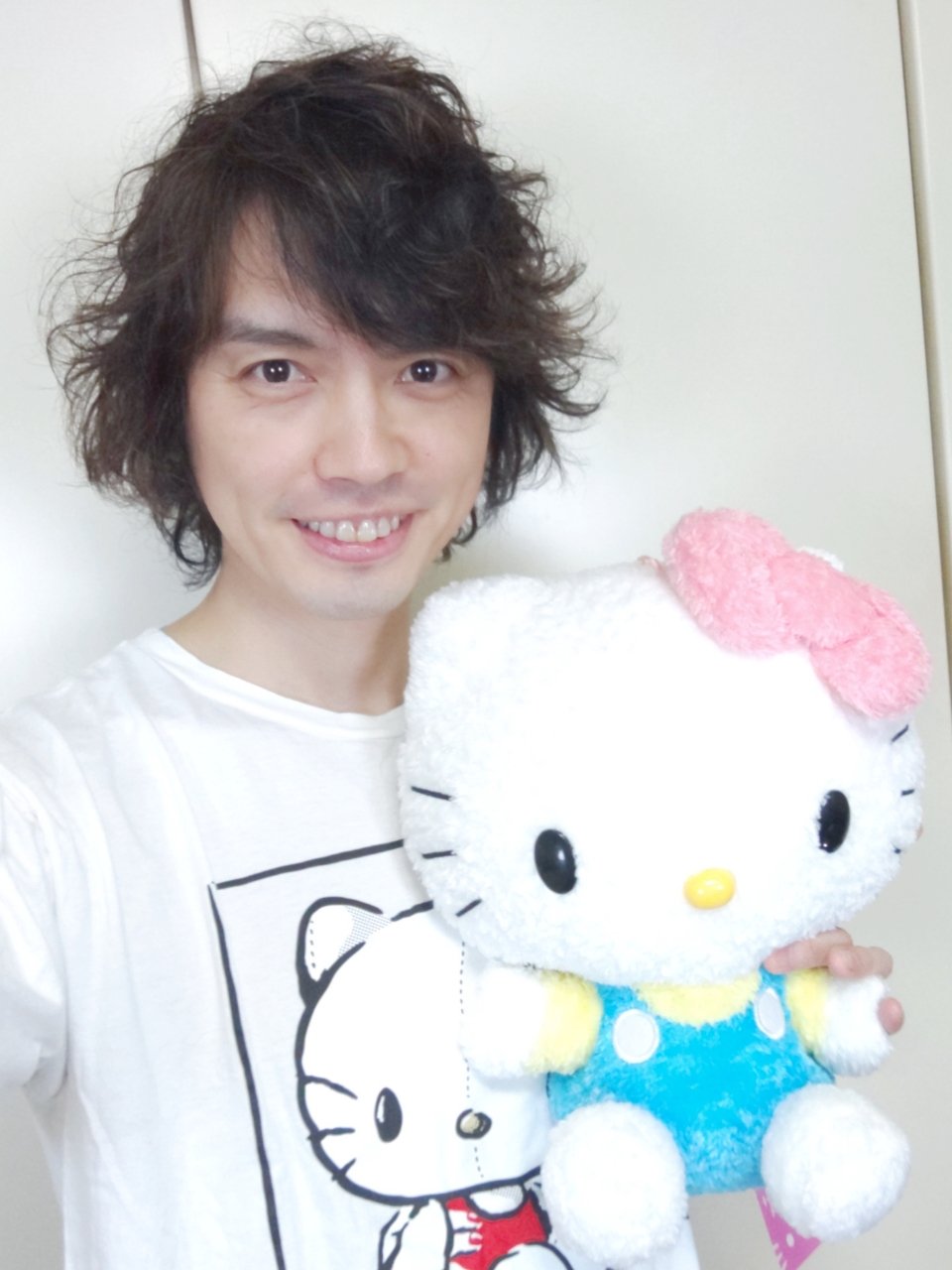 Twitter 上的 村上幸平 ハッピーバースデー ハローキティ 本日 11月1日はキティさんのお誕生日ということで お久しぶりにキティguy 村上幸平登場 そして 11月19日発売の村上幸平企画 担当編集の漫画 パワーザキティ イチゴマン 5巻電子版もよろしくね Twitter 上的 村上幸平 ハッピーバースデー ハローキティ 本日 11月1日はキティさんのお誕生日ということで お久しぶりにキティguy 村上幸平登場 そして 11月19日発売の村上幸平企画 担当編集の漫画 パワーザキティ イチゴマン 5巻電子版もよろしくね