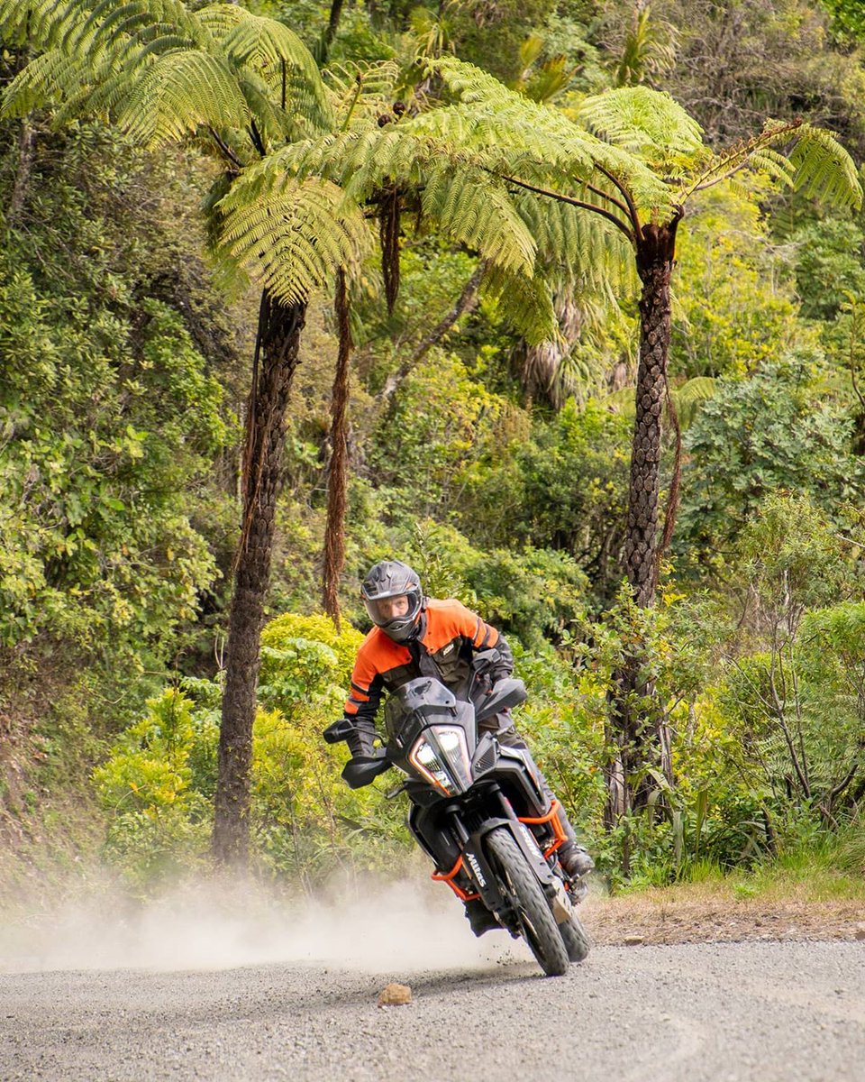 Happy #SlidingSunday with Chris Birch and his Super Adventure, sliding in N.Z

📸 <a href="/BirchyNZ/">Chris Birch</a>  IG: <a href="/john_outhouse/">Outhouse John's</a>
🎧 #PACKTALKBold 

⚫
⚫
⚫
#CardoSystems #AskForCardo #CardoFam #SayNotoSlow #KTM1290SuperAdventureR