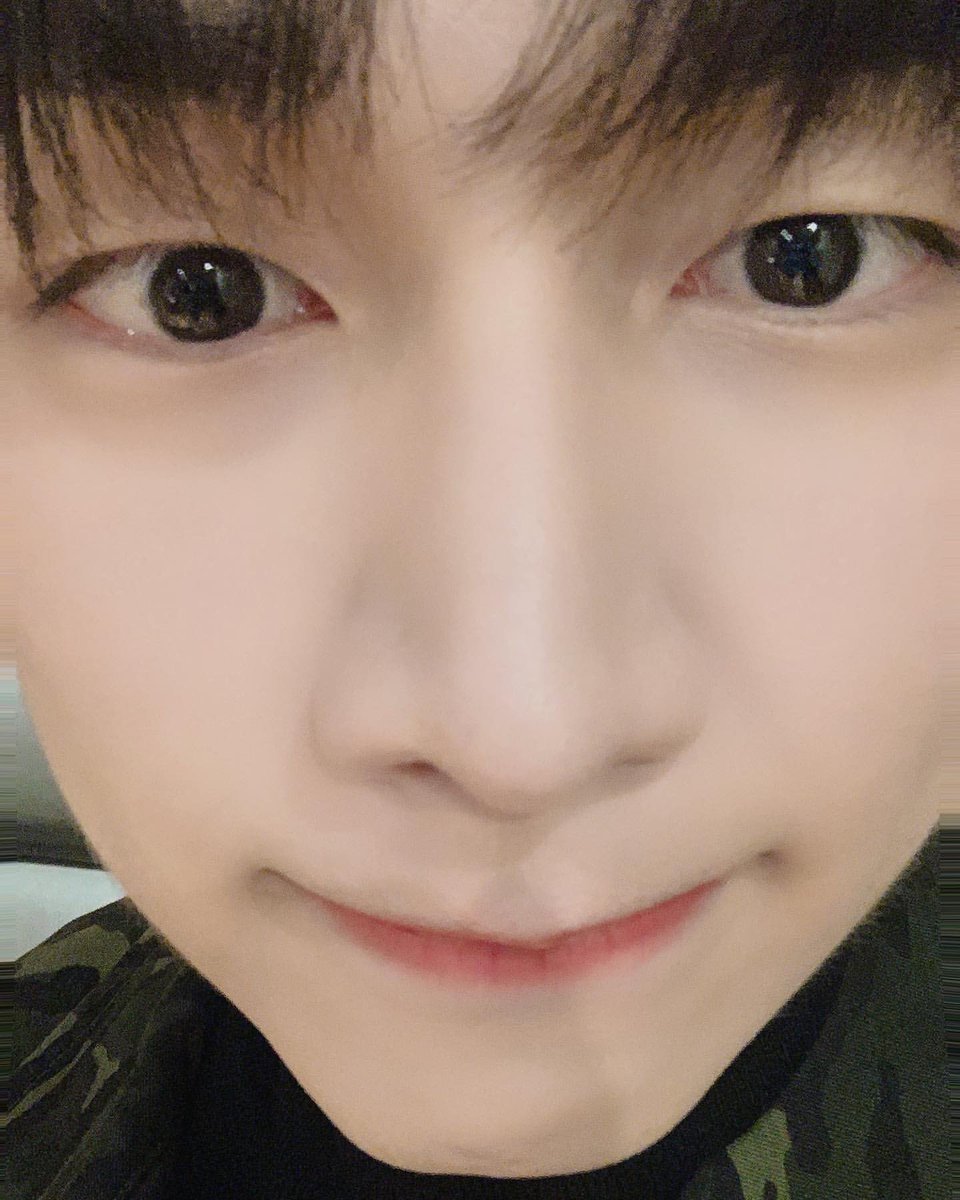 MyVIXX_'s tweet photo. @HSangHyuk HYUK Instagram Update
It's been a long time.
A close-up shot🤳
#Selfie_is #As_expected #face_to_face https://t.co/XLXHFah0SG