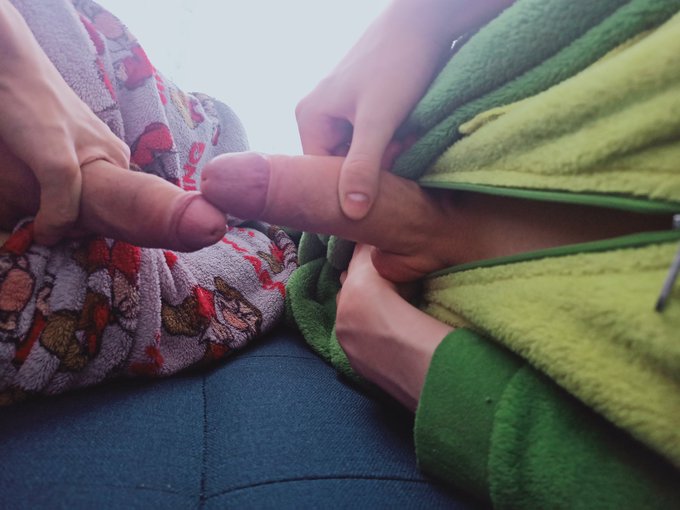 Morning swordfights are totally straight, just bros being hoes https://t.co/7VtWYPJ4ge