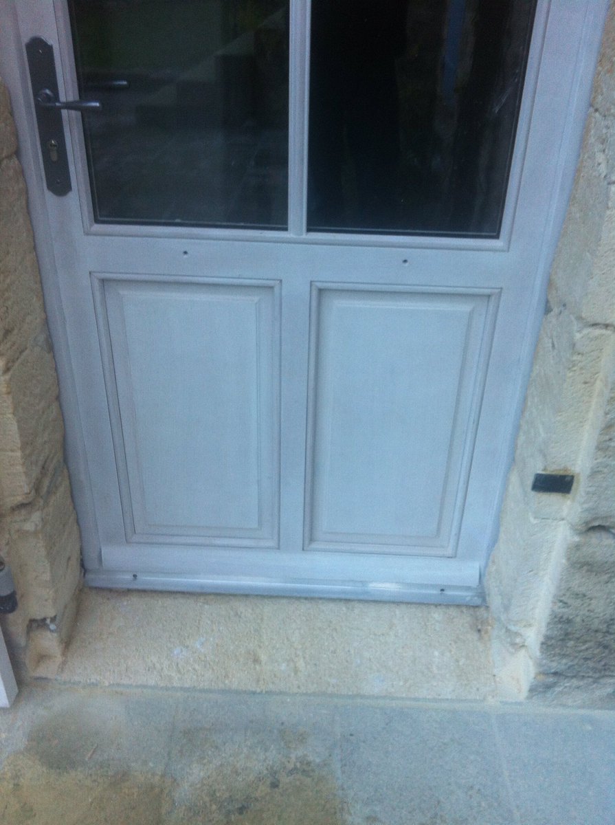 foussier's tweet photo. fabrication porte et volet bois https://t.co/RZSOWoVcGy