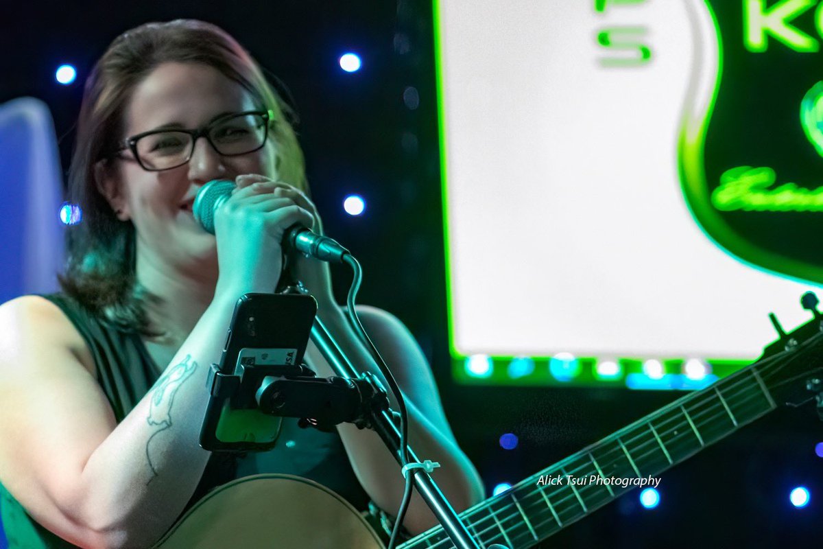 Always cracking myself up 😆
Pc: <a href="/positively4ever/">Alick Tsui</a> 
#singersongwriter #performer #soloartist #livemusic #indiepop #jazz #reatunes #showcase #rocktober