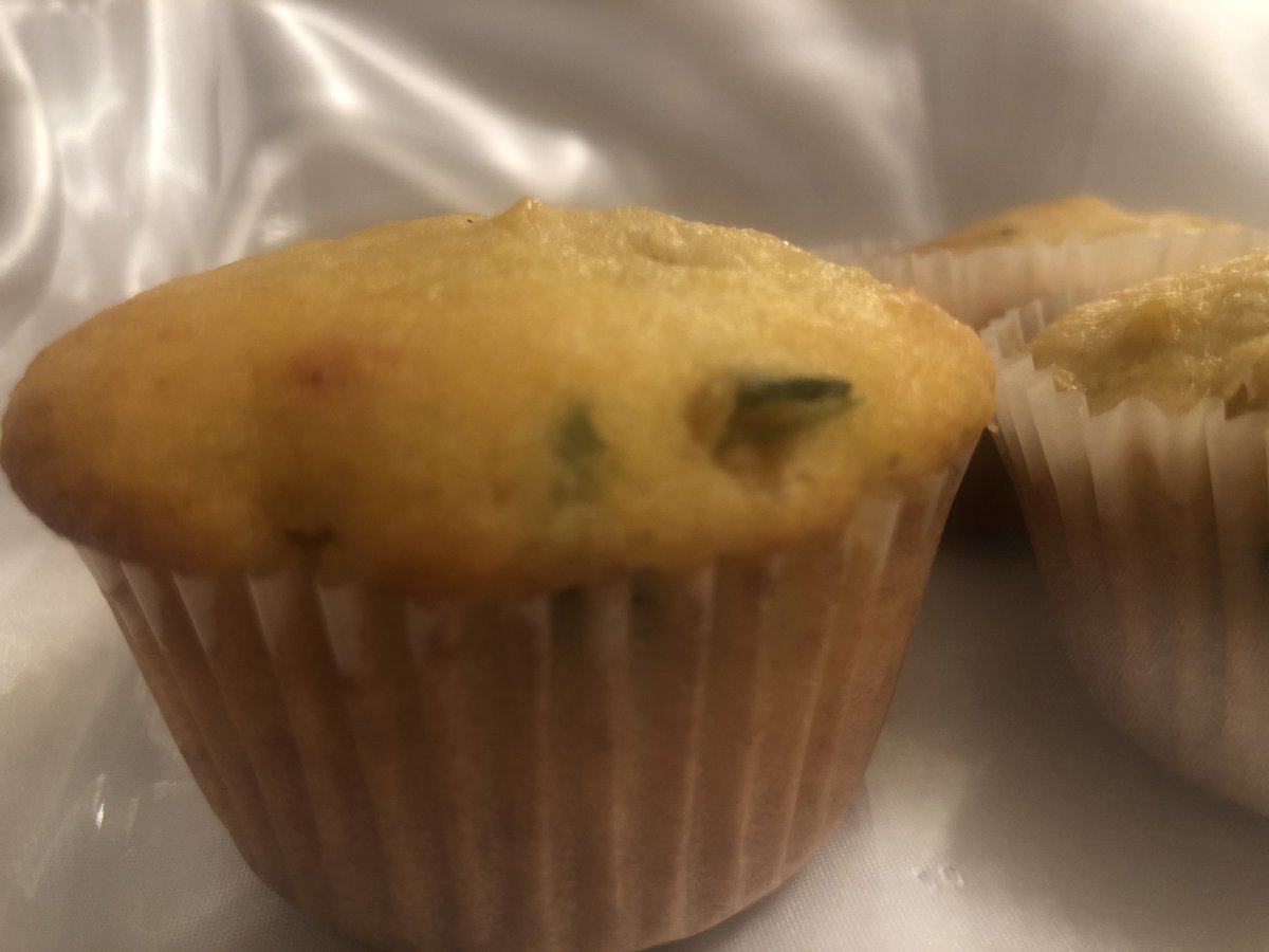 Lishawnscupcake's tweet photo. Time to welcome in November with the flavors of the holiday season, starting with our Pumpkin Spice Cupcakes, and our warm and flavorful Corn Muffins😋 that are sure to put a smile on your face. #Nomber #Pumpkinspice #Cornmuffins #warmandtoasty Explore https://t.co/ZN4DjgreEq https://t.co/c5wlgsutrW