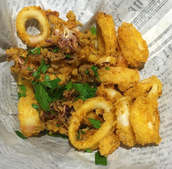 keywestfoodtour's tweet image. You've got to be Squidding Me!? #Nineonefive uses corn meal dust to make their ocean-o's (aka calamari) extra crispy-crunchy!

📷 - #nineonefivekw