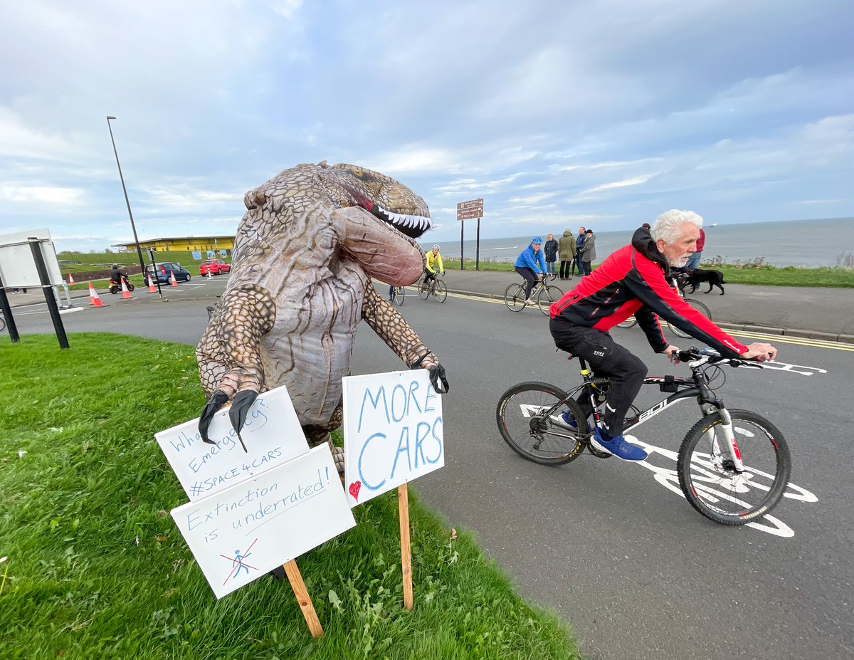 NTStreetLife's tweet photo. @SunriseCycleway @Norma4Mayor @Carl_Johnson03 @NTCouncilTeam @WBayLabour Once you surrender public space to rampaging #dinosaurs there's no getting it back. Tomorrow morning you decide whose interests you're going to look after, hopefully the people who live here & visit the coast. People need space. #ItDoesntHaveToGo https://t.co/9NLAoCy70H