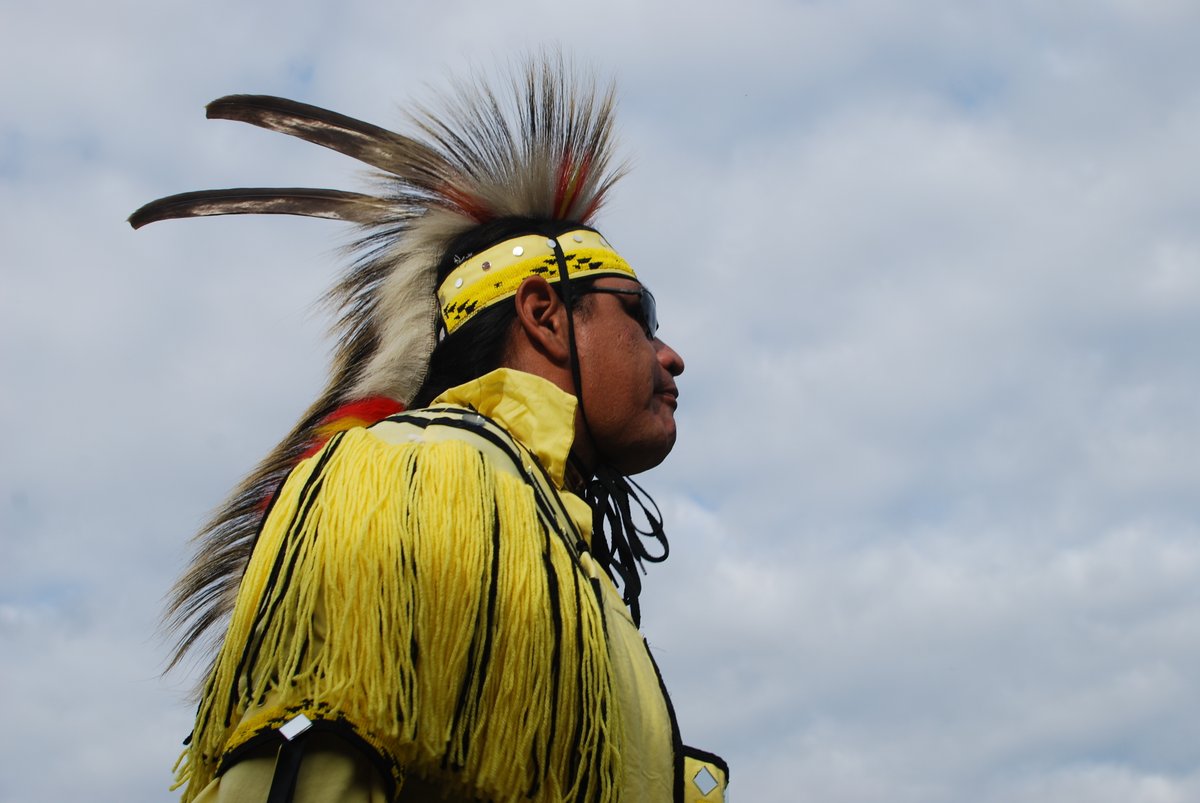 HAPPY NATIVE AMERICAN HERITAGE MONTH!In celebration, here is a thread of my favorite all-time photographs I've taken as a journalist and photographer. #HappyNativeAmericanHeritageMonth #NativeAmericanHeritageMonth  #Thread  #PhotoThreadPhotos by yours truly,  @VinceSchilling