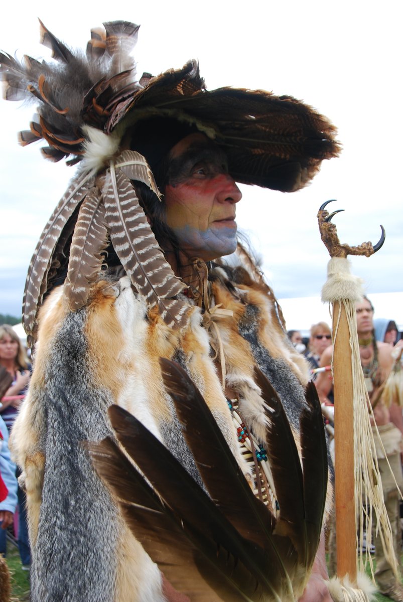 HAPPY NATIVE AMERICAN HERITAGE MONTH!In celebration, here is a thread of my favorite all-time photographs I've taken as a journalist and photographer. #HappyNativeAmericanHeritageMonth #NativeAmericanHeritageMonth  #Thread  #PhotoThreadPhotos by yours truly,  @VinceSchilling