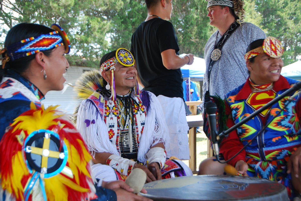 HAPPY NATIVE AMERICAN HERITAGE MONTH!In celebration, here is a thread of my favorite all-time photographs I've taken as a journalist and photographer. #HappyNativeAmericanHeritageMonth #NativeAmericanHeritageMonth  #Thread  #PhotoThreadPhotos by yours truly,  @VinceSchilling