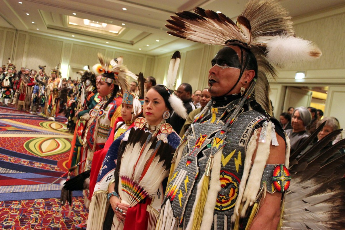 HAPPY NATIVE AMERICAN HERITAGE MONTH!In celebration, here is a thread of my favorite all-time photographs I've taken as a journalist and photographer. #HappyNativeAmericanHeritageMonth #NativeAmericanHeritageMonth  #Thread  #PhotoThreadPhotos by yours truly,  @VinceSchilling