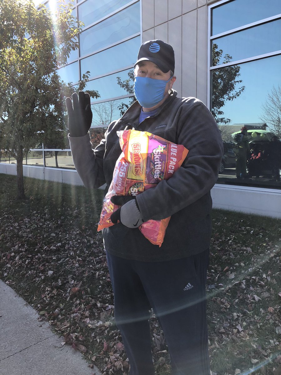 AlishaKearley's tweet photo. What a great trunk or treat!
#dportculturecommittee #dportproud @Rachel_V_Smith @SmithNewHires @MichaelAKelly @Niki_G_06 @ShellyBradley15 @aundreathe1 @CandieTurnbough @Rhicarson1 @RedHotSky @ATTDavenportIA @carawfields https://t.co/jYS2jqqrb5