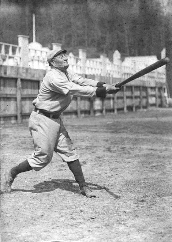 baseballinpix's tweet photo. Honus Wagner at spring training in Hot Springs, Arkansas - 1910. https://t.co/T50NX8uCp8