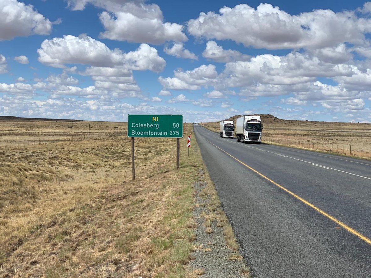 tito_mboweni's tweet photo. The three sisters on the N1 from Beaufort West. Then the “mighty” Orange River flowing. Driving from Cape Town is really therapeutic after the medium term budget statement! Not in a hurry. Stop over take pictures. 👌🏿 https://t.co/9sm9aFbx5g