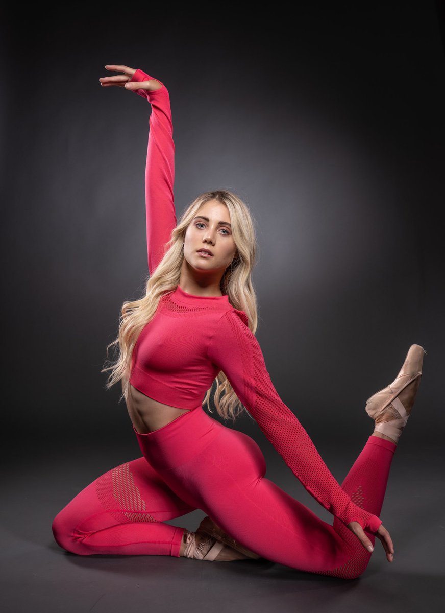 MAcunaSportWear's tweet photo. Winter Collection is coming!! 🌺
.
.
Featured beauty @jessiebailarina 
.
Featured products:
•Winter Goddess Seamless Set.
.
.
Subscribe to our newsletter and be the first one to know. #linkinbio👆 
.
.
📸 by @fmnavasfoto 
.
.
#fitnessoutfits #danceclothes #marthaacunasportwear https://t.co/DRCmj5u5sP