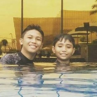 bugoyasim06's tweet photo. @Niel_Alien @Clark_Trs @svonsmachu @jhndnzl02 Di man tayo nagpapansinan babatiin pa rin kita kasi sinabi ni Mc. Dejk. Happy Birthday lods sana di ka na umiyak pag binaban ko Kaisa pati pag sinsayawan kita sa mid pag naka zed ako. Yun lang MBTC! Pasensya ka na ha, Godbless. https://t.co/0LK08SlJRI