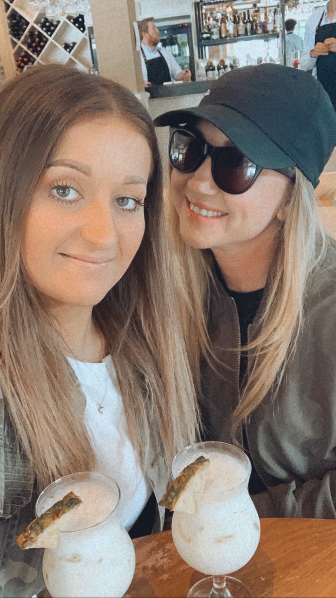 RachelWhiteUK's tweet photo. @KateEvansMusic_ HAPPY BIRTHDAY to my Amaaaaaaaazing, Gorgeous, Kind &amp; Talented Friend!! Thank you for always being there for me &amp; can’t wait to celebrate in person with you soon!! 🥳❤️🥂 xxxxxxxxxxx https://t.co/E7aGLatH41