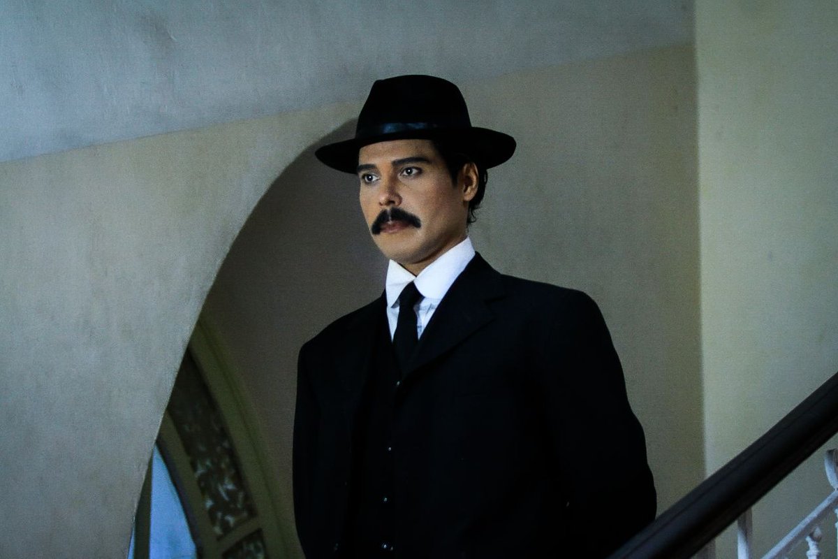 arroyocarlosss's tweet photo. Hoy 8pm! Estreno mundial de José Gregorio Hernández Pasión por la vida escrita por Rodolfo Porras. En @ViveTVOficial1 @CanalConCiencia @CNTeatroVe (canal Youtube) una Producción de @villadelcine TvConciencia y CNTeatro @VillegasPoljak @VTVcanal8 @albaciudad @teleSURtv https://t.co/c5CSvDNZQl