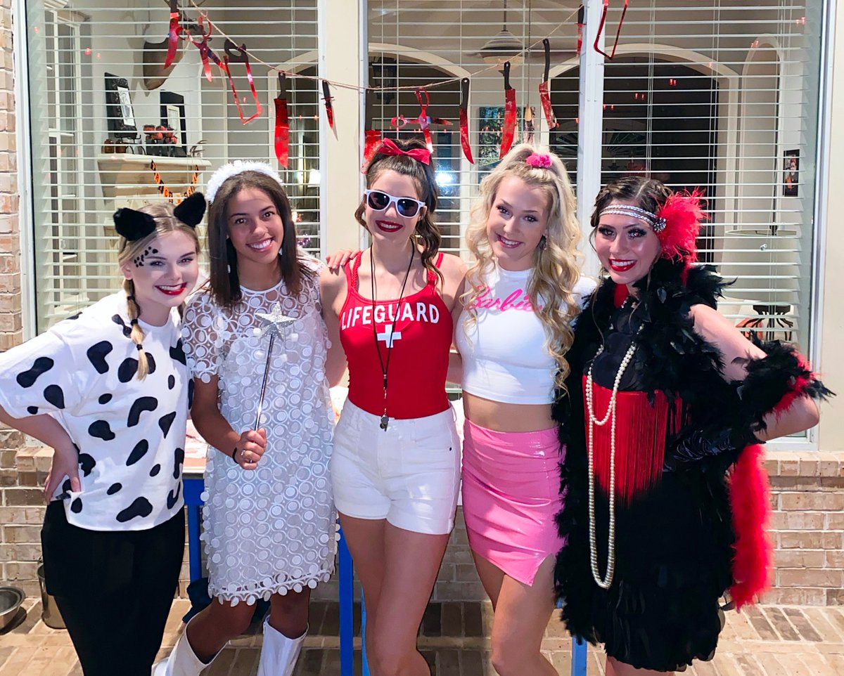 tori_bowbow's tweet photo. livin’ in a barbie world #halloween2020 https://t.co/xFVQvuqbNX