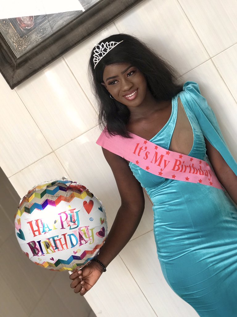 AydaCeesay's tweet photo. Happy birthday to me 🎉❤️#MoRire #Bellover #November1st https://t.co/uamMvTkrmb