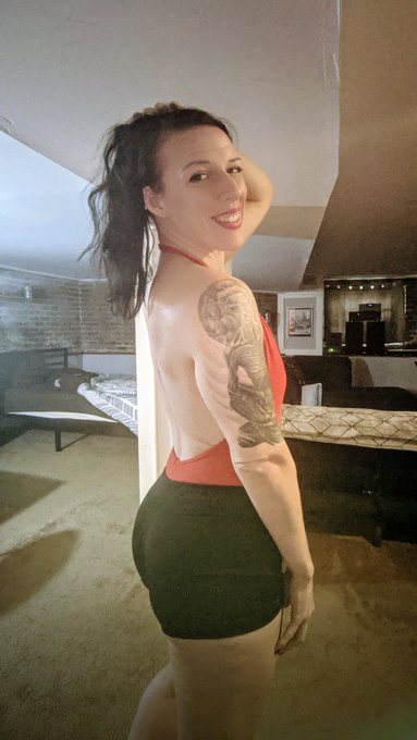 Thanks for the good time, Chicago! 💛 #sessiongirls #femalefighter #wmma https://t.co/ezWGx7biyX<a href="/tag/sessiongirls"class="tags">#sessiongirls</a><a href="/tag/wmma"class="tags"><span>#wmma</span></a><a href="/tag/femalefighter"class="tags"><span>#femalefighter</span></a>