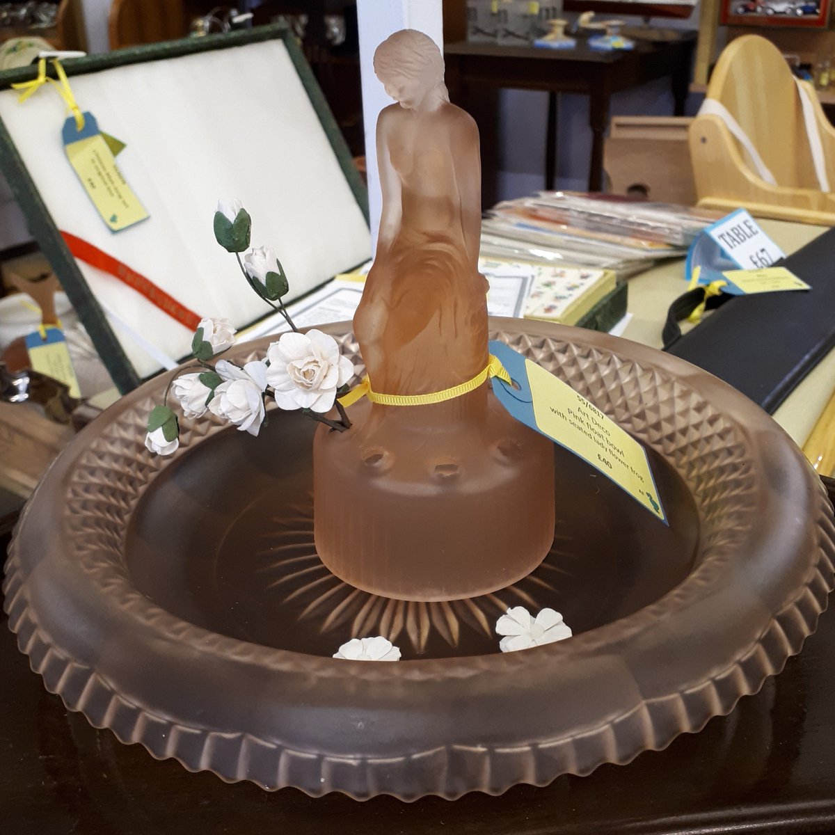 Make a stunning floral display in this Art Deco float bowl with seated figure centrepiece. New in at Market Deeping Antiques & Craft Centre. #artdeco #flowerfrog #floatbowl #MarketDeepingAntiques #flowerarrangement #floral