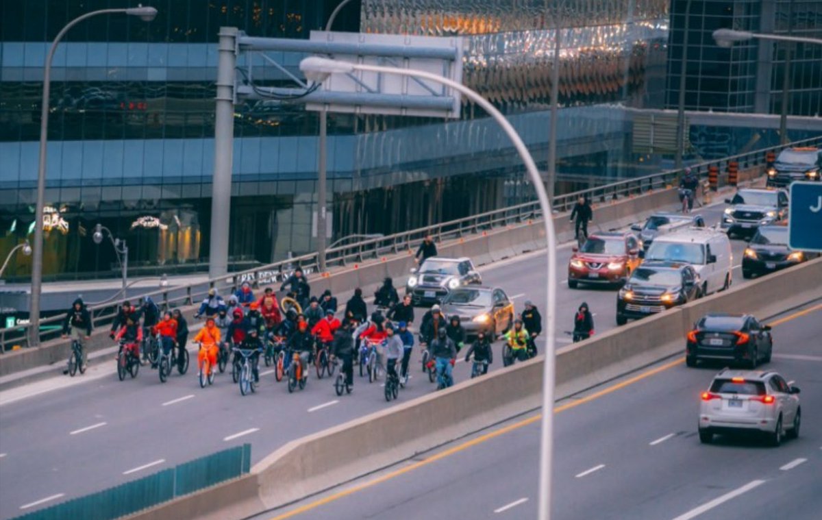 6ixbuzztv's tweet photo. A large group of bikers blocked off the Gardner yesterday evening. https://t.co/KLLHwjDbyb