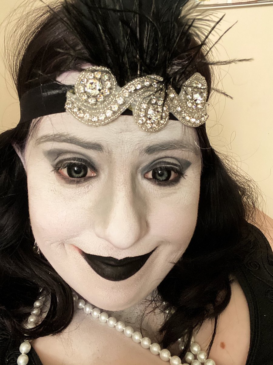 Backwards_Chic's tweet photo. Yesterday’s full Halloween costume: a flapper with regrets. #bringbackthe20s #butnotlikethis #Halloween2020 https://t.co/U617lsoqhV