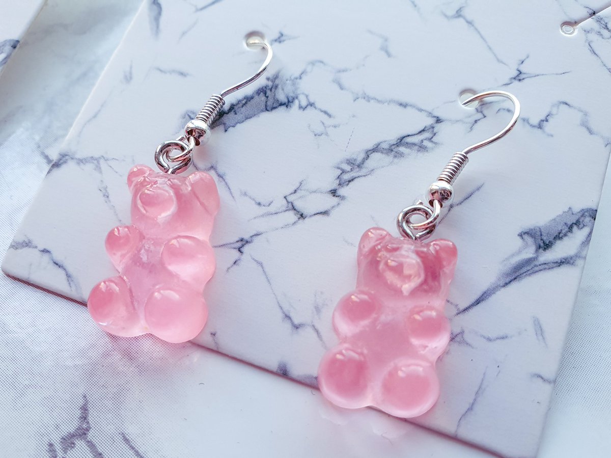 I'm at  http://robinandthorn.com&nbsp; and sell cute and quirky lifestyle, homeware and beauty accessories in the UK.  #smallbusinessowner 