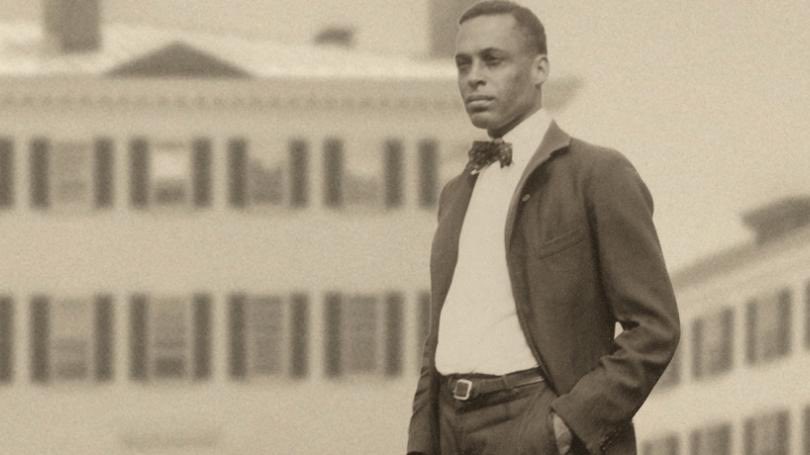 Ernest Just broke down racial barriers and conducted groundbreaking research in cell biology and continues to influence it today.Another inspirational  #SundayScientistShoutout!(23/n)  #DiversityinSTEM http://bit.ly/eej_du&nbsp;