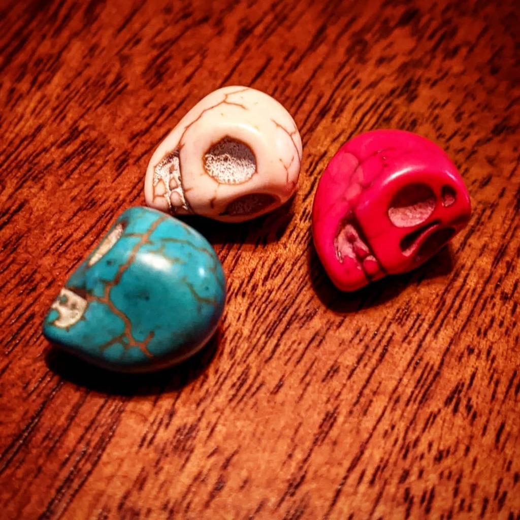 TabletopBellhop's tweet photo. Some of the coolest game components ever. The skulls in EXIT The Catacombs of Horror

#EXITgame #BoardGameComponent #Skulls https://t.co/ifsywq5bpu https://t.co/eb3Uu6thG1