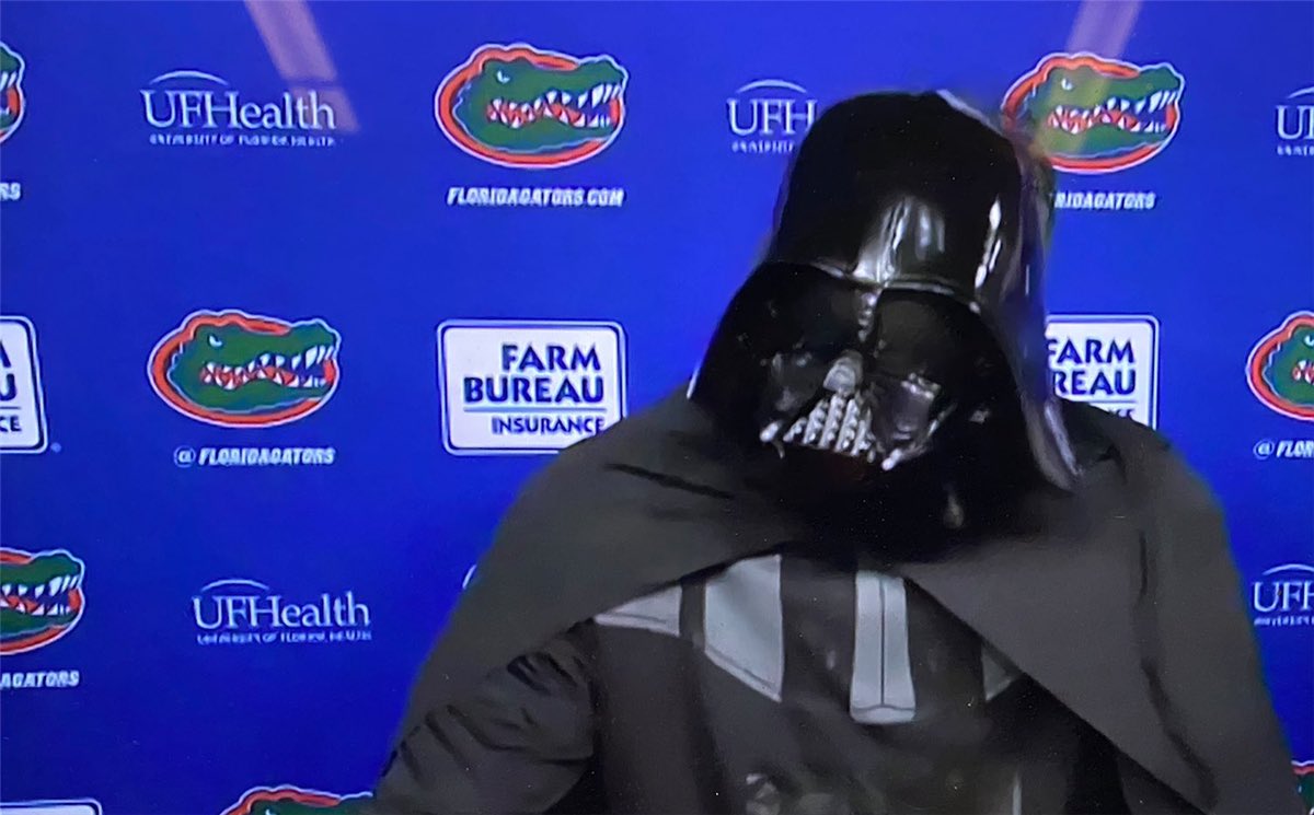 ChrisR_ASI's tweet image. Reason 1,234 I love college football: #DarthGator . Dan Mullen, you are the man. ⁦@AshenfelderASI⁩ ⁦@asicentral⁩ ⁦@GatorsFB⁩