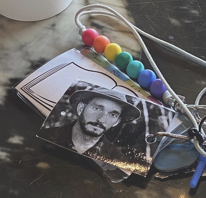 RachelHain2's tweet photo. My student &amp; I both need some inspiration/affirmation for our goals/dreams. So we’re teaming up to support one another. I printed a photo of his inspirational person, &amp; one of my own. The pictures are clipped to our badges as daily reminders along our journeys @SummersideElem https://t.co/BkNX6owtKa