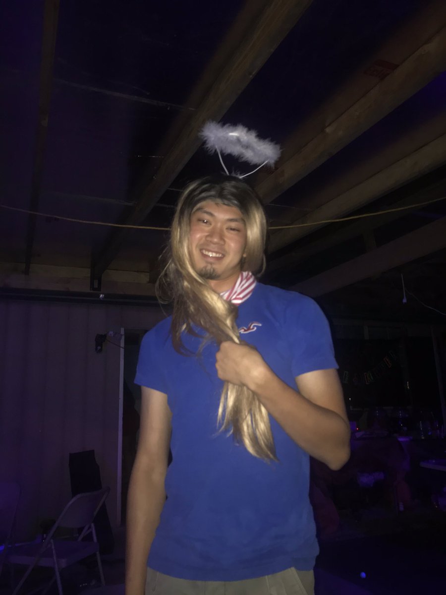 saddestsammer's tweet photo. someoneโs guardian angel appeared last night #heissingle lmk ๐คฃ https://t.co/THJbRxiGfV