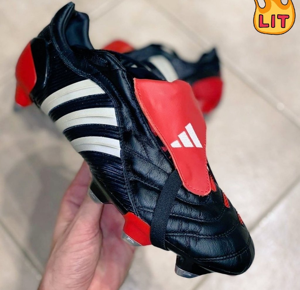 tomkingston29's tweet photo. When you find these in your size it's just hard to say no! 🔴⚫
Year: 2004
A Stevie Gerrard special! ⚽️
#AdidasPredator #PredatorPulse https://t.co/3hgECfokzd