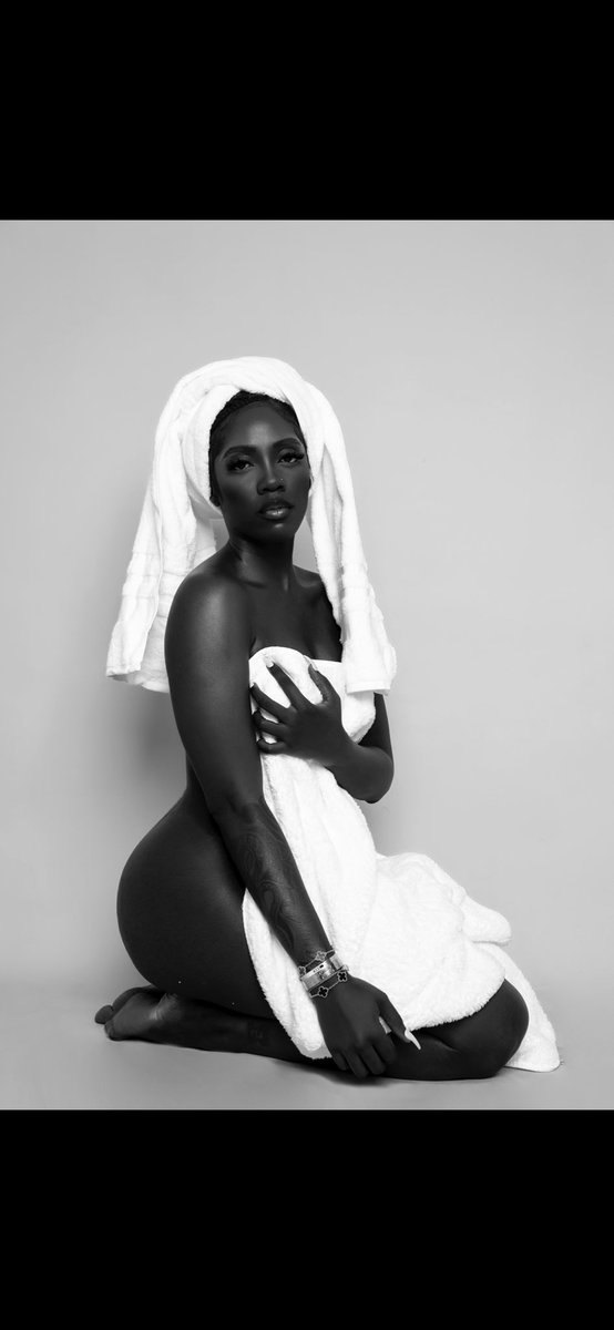 TiwaSavage's tweet photo. Photographer by @sunmisolo towel series https://t.co/TkF89rlM7a https://t.co/VMUq3Ycq6e