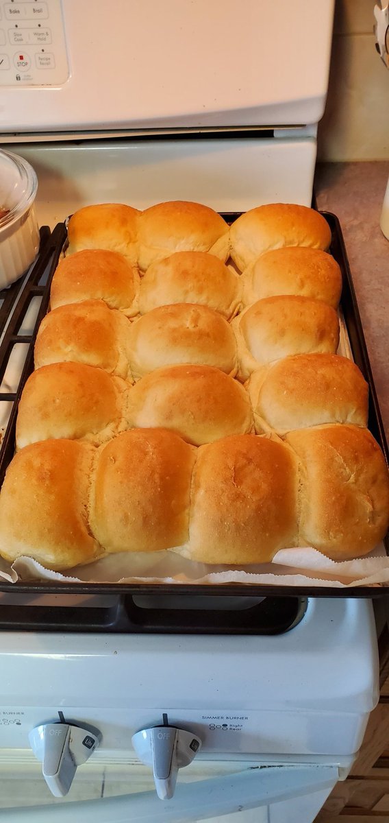 Momofmunchkins's tweet photo. Did you know that you can buy a giant box of frozen buns from Costco &amp; bake them at home? Best #costcohack ever! https://t.co/bxkZqXyxwU