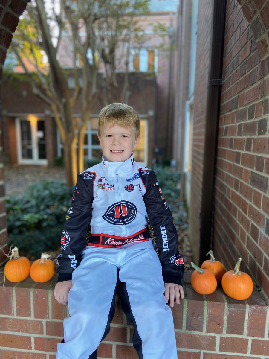 Mason dressed up as one of his favorite @NASCAR drivers @KevinHarvick @DeLanaHarvick @jimmyjohns and he insisted I wash it so he can wear it again during today’s race!
