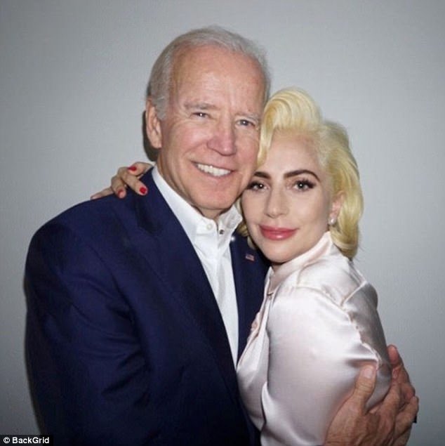 ladygaga's tweet photo. That’s a pic of me in Pennsylvania when I lived in Lancaster. I LOVE THIS STATE. I’m here now! This place is filled with good hearted people—good hearted people that @JoeBiden loves. He’s a good friend. He’s the President this country needs to bring us back together. #vote #Biden https://t.co/3Yo4XddYId