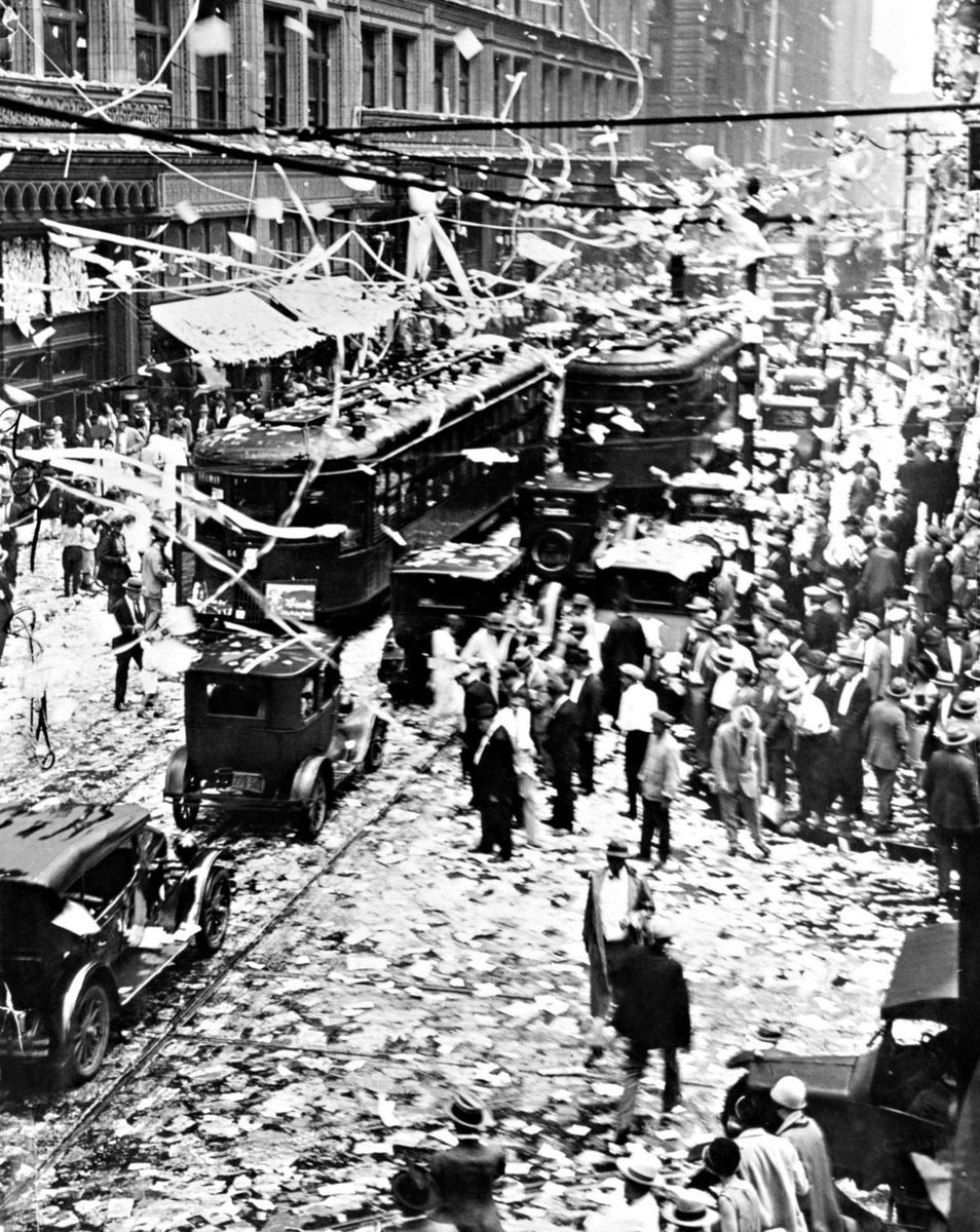 (Thread) - We all love a parade, but a Cardinal World Series victory parade is the best! I am posting one photo from each Cardinals parade.1926 - Beat the Yankees in 7 games to win 1st World Series. #STLCards  
